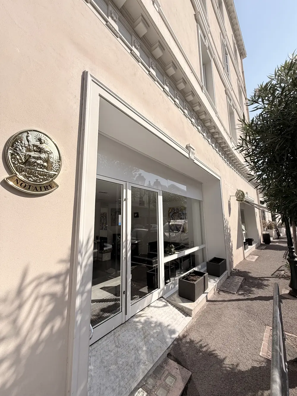 La façade de l'étude